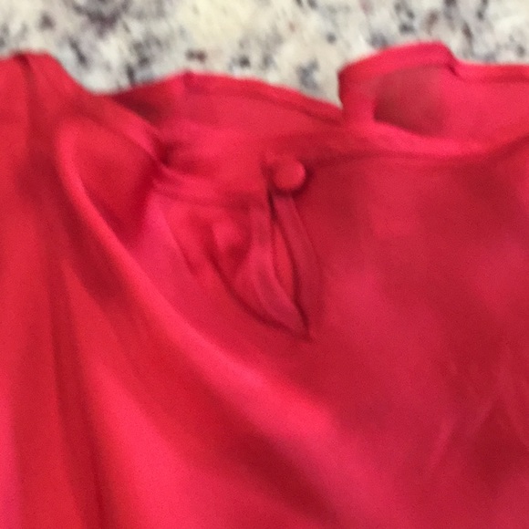 BEAUTIFUL RED TOP - Picture 2 of 3